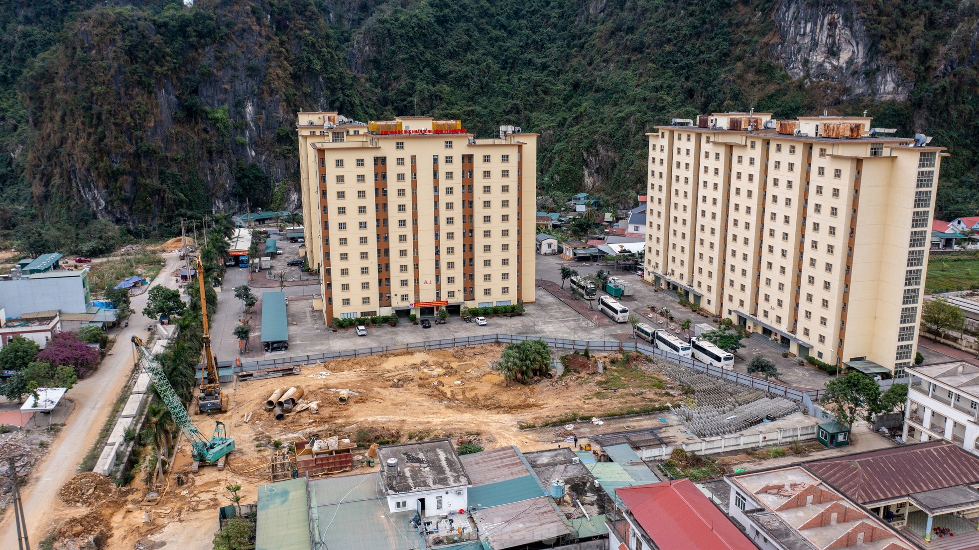 El proyecto de ampliación de carreteras de un billón de dólares en Quang Ninh se está construyendo lentamente, foto 12