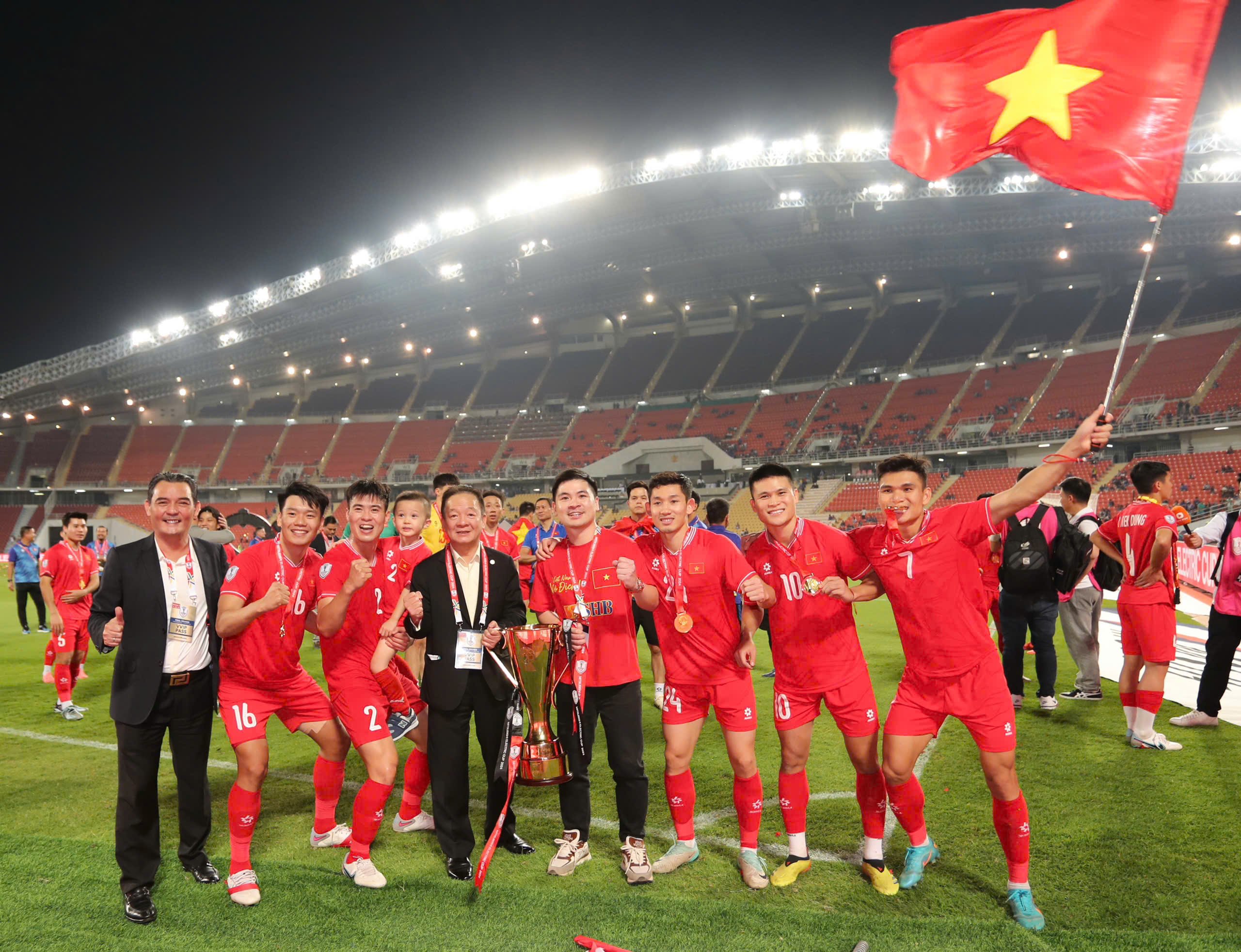 Hậu AFF Cup 2024: Đội tuyển Việt Nam được thưởng 42 tỉ đồng, chia thế nào?- Ảnh 1.