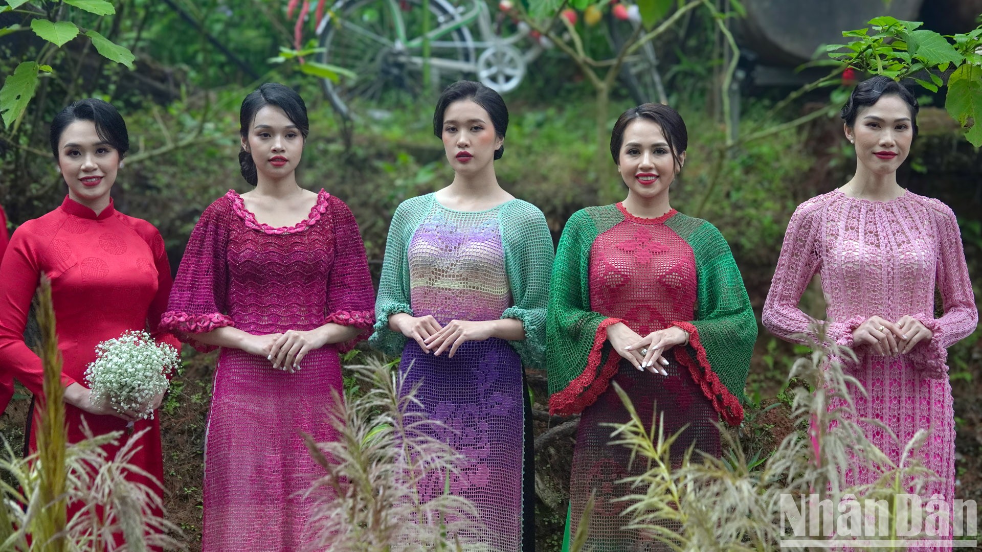 “Knitting spring clothes” in the chilly weather of Dalat photo 4