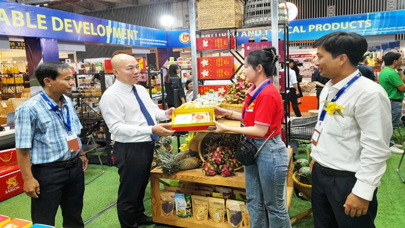 Salon des produits d'exportation exceptionnels du Vietnam 2024