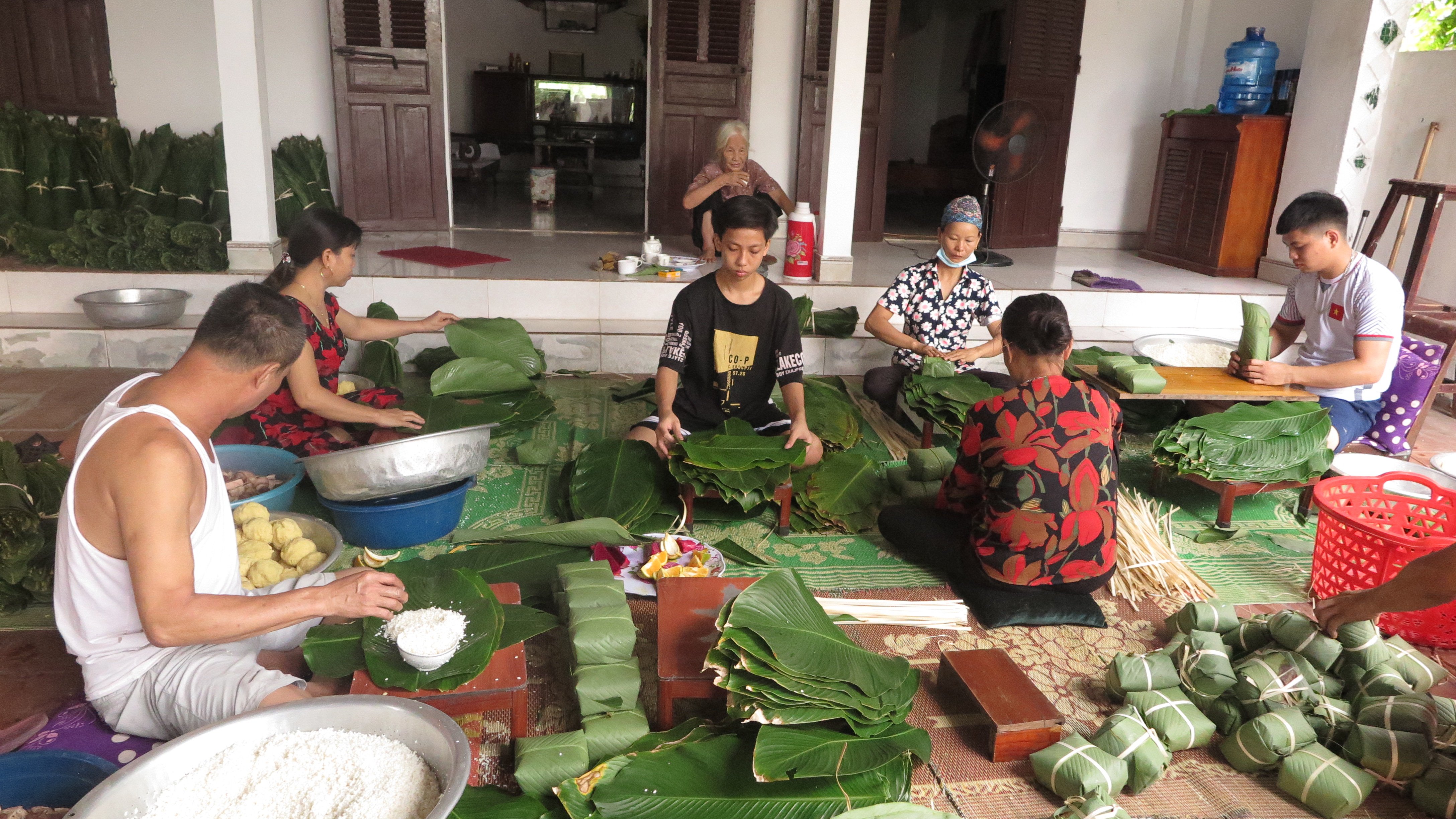 Nghề làm bánh chưng, bánh giầy trên quê hương Đất Tổ