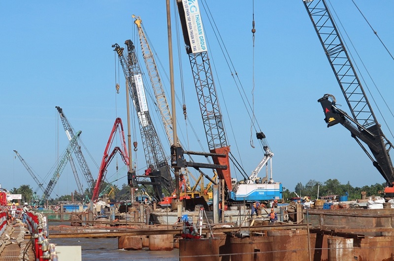 Construcción del puente Dai Ngai 2.