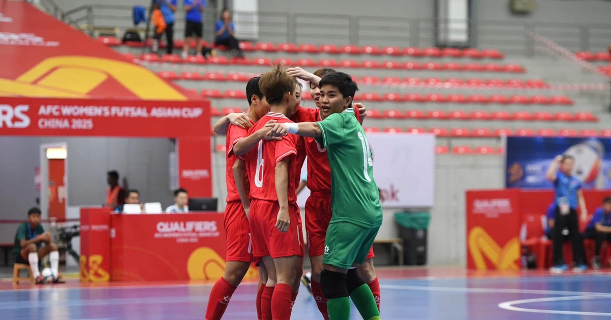 Jugando con resiliencia, el equipo femenino de fútbol sala de Vietnam avanzó directamente a la final asiática.