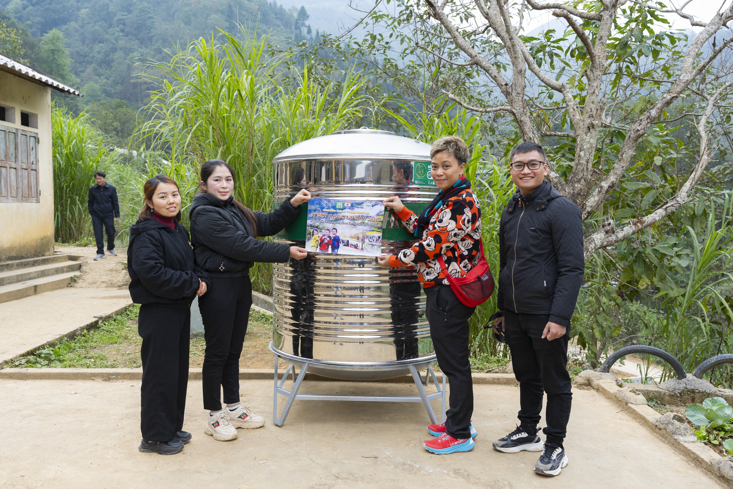 Giáng sinh ấm áp với trẻ em cao nguyên đá Hà Giang- Ảnh 8.