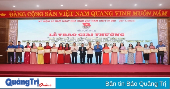 Trao Giải thưởng “Nhà giáo trẻ tiêu biểu” và tuyên dương học sinh, sinh viên xuất sắc 