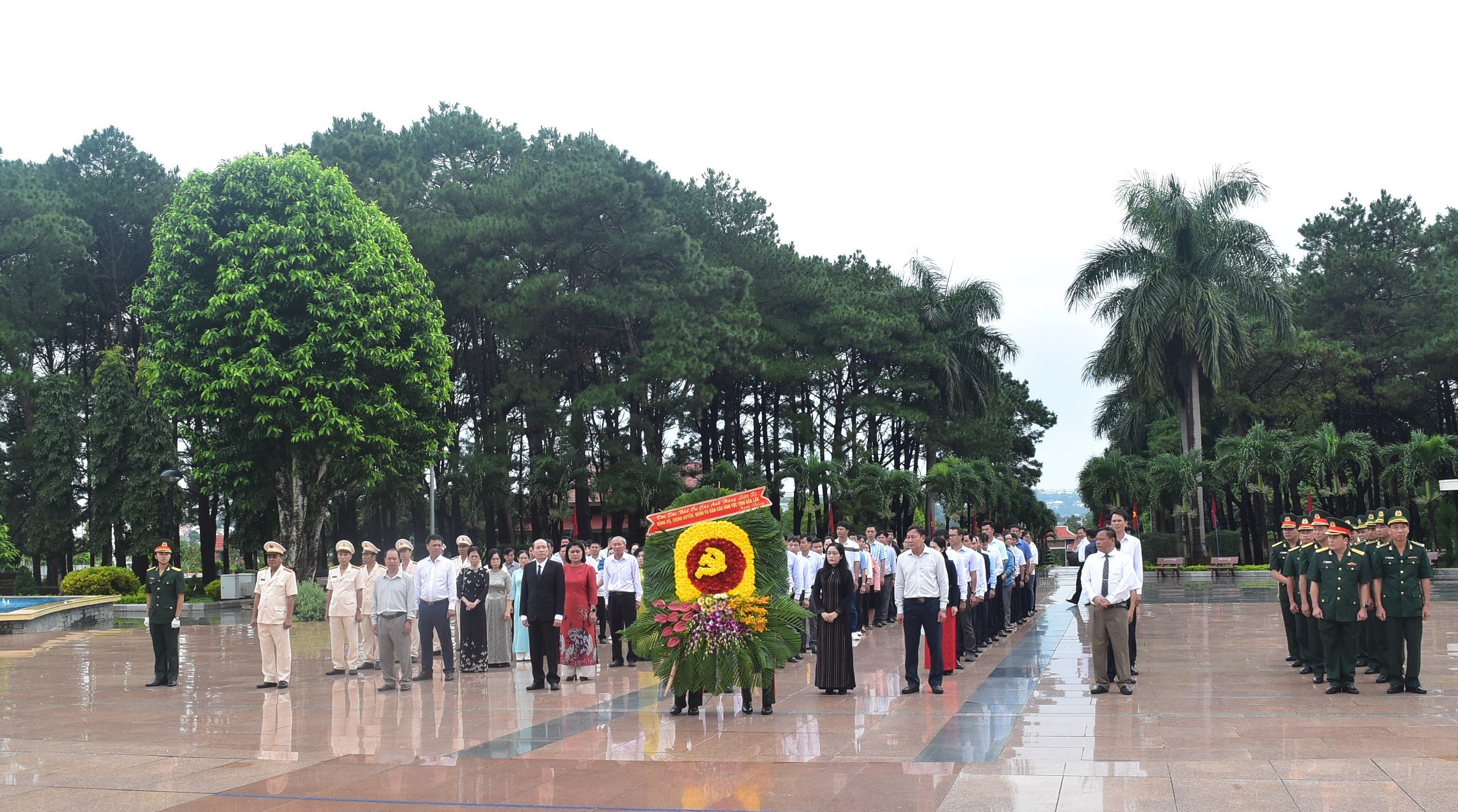 Incense offering ceremony, visit to the provincial Martyrs Cemetery on the occasion of National Day September 2