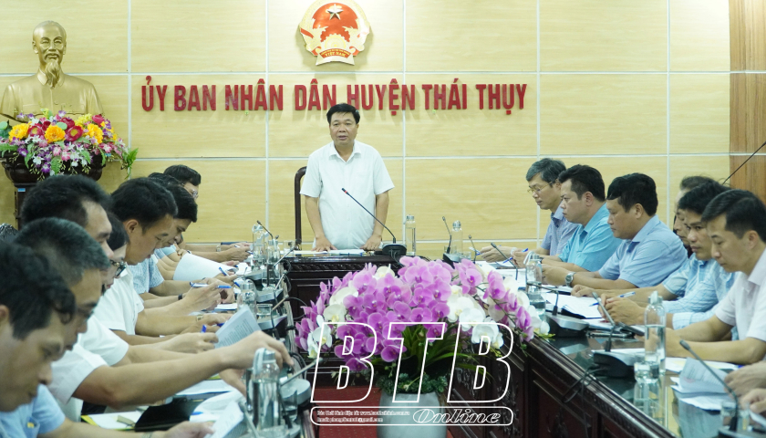 Inspecting the site clearance work of Lien Ha Thai Industrial Park and the main road in the Economic Zone