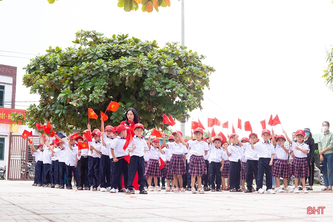 Dưới bóng Hoành Sơn