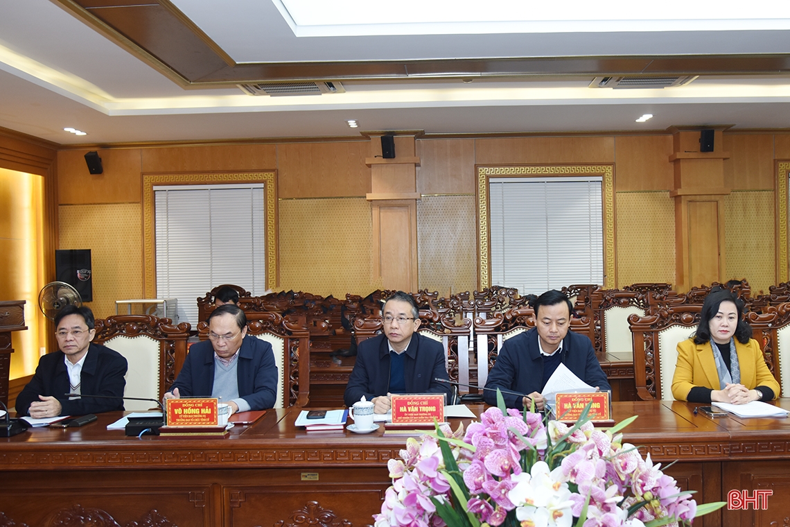 The Standing Committee of Ha Tinh Provincial Party Committee reviews leadership and direction work in 2023