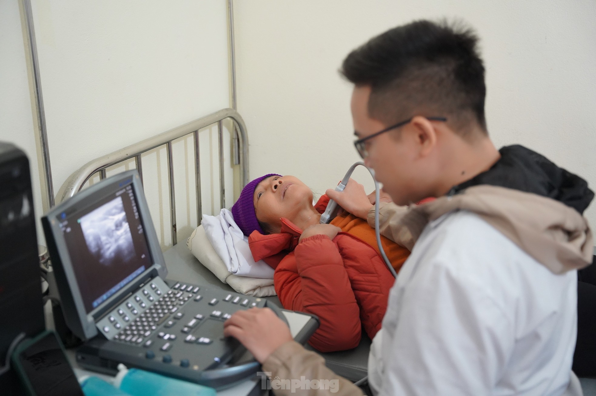 Les jeunes de Quang Ninh bénéficient de contrôles médicaux gratuits sur l'île de l'avant-poste, photo 13