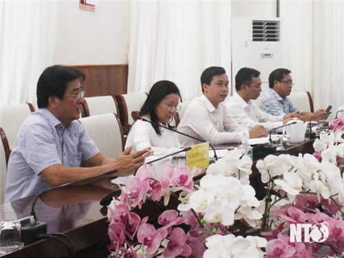 The Provincial People's Committee held a meeting to listen to the implementation of the Program "Ninh Thuan Welcomes the New Year 2024"