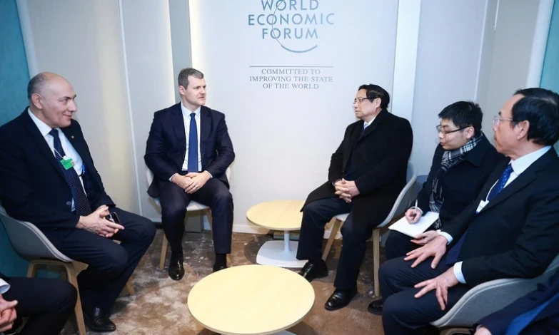 Prime Minister Pham Minh Chinh meets with several leaders at the WEF Conference