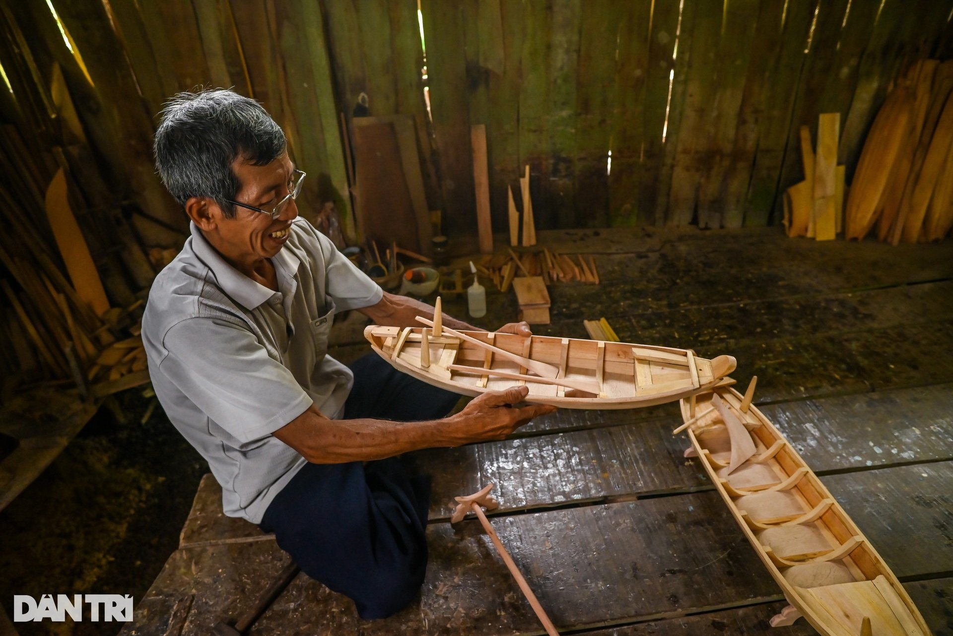 Người níu giữ ký ức miền Tây tại làng đóng thuyền di sản văn hóa - 8