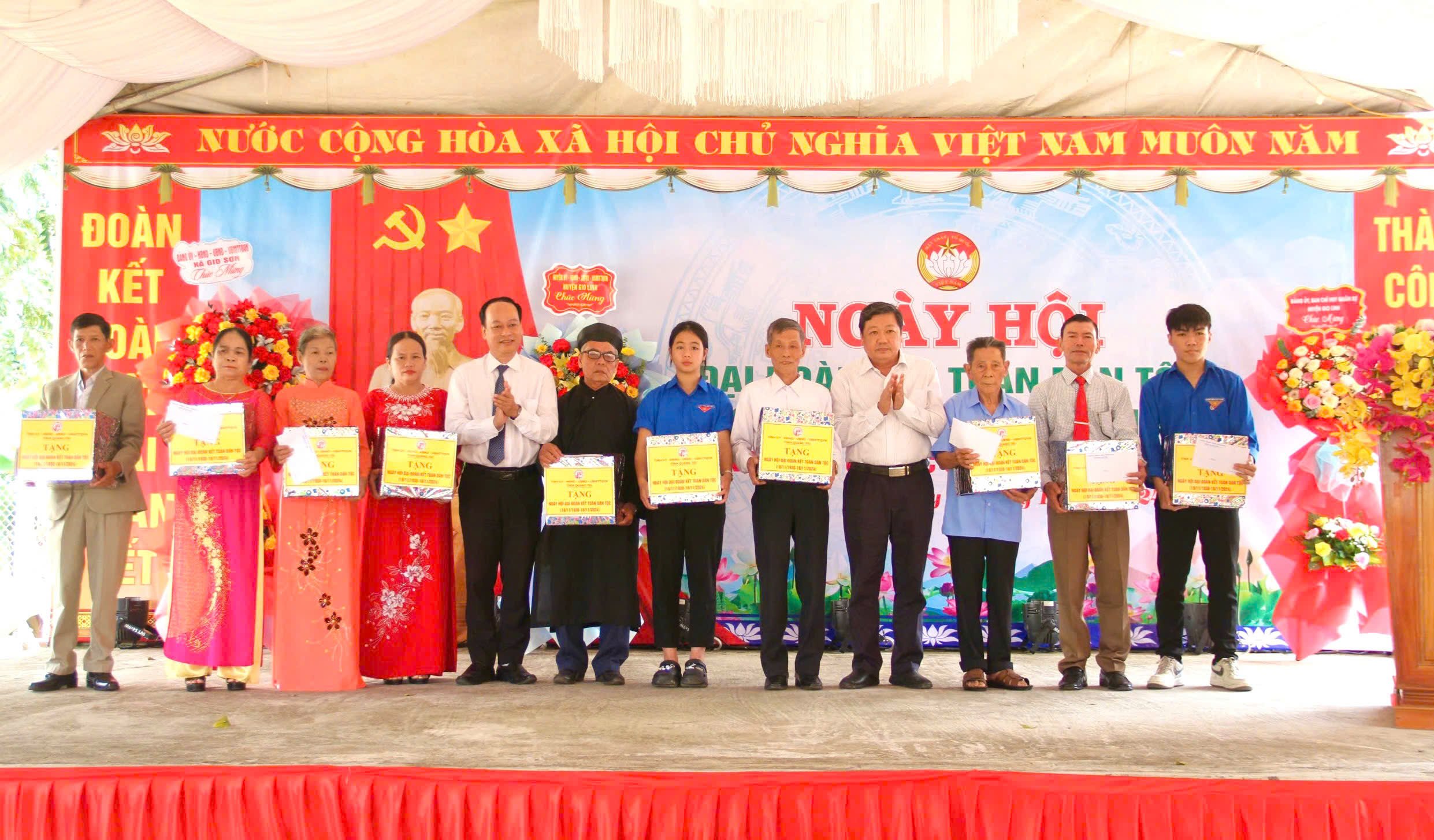 Lac Son residential area, Gio Son commune, Gio Linh district organizes National Great Unity Day