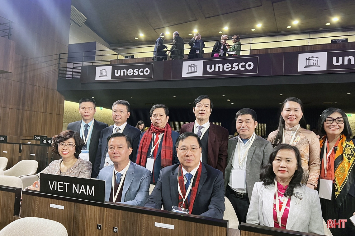 Ha Tinh delegation attends the 42nd UNESCO General Assembly session