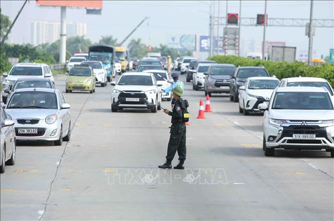 9月2日の建国記念日の初日に交通事故で27人が死亡した。