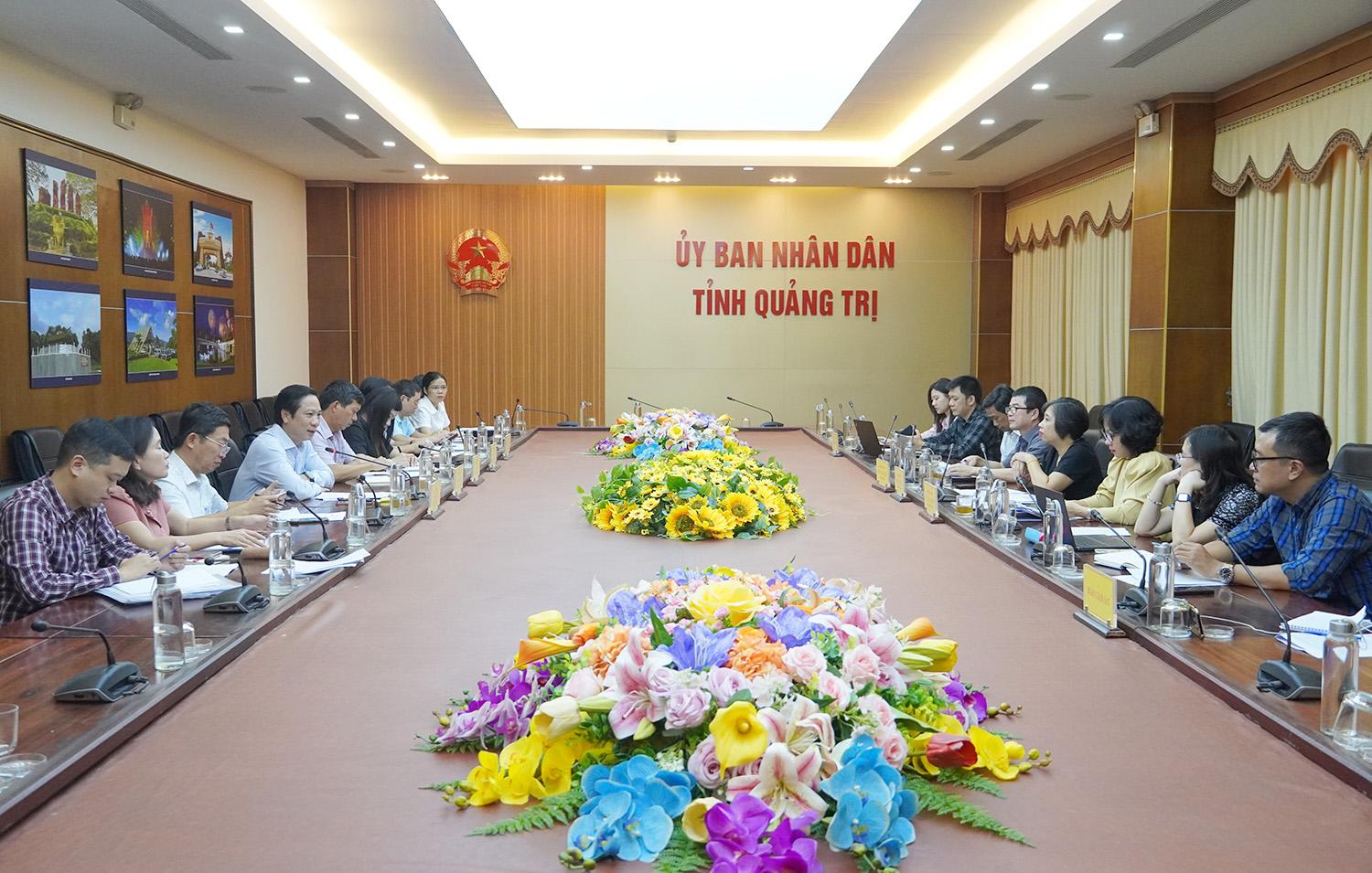 Les dirigeants provinciaux de Quang Tri discutent avec la délégation de supervision de l'avancement du projet