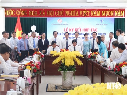 Signing of cooperation between Ninh Thuan Provincial People's Committee and Can Tho University