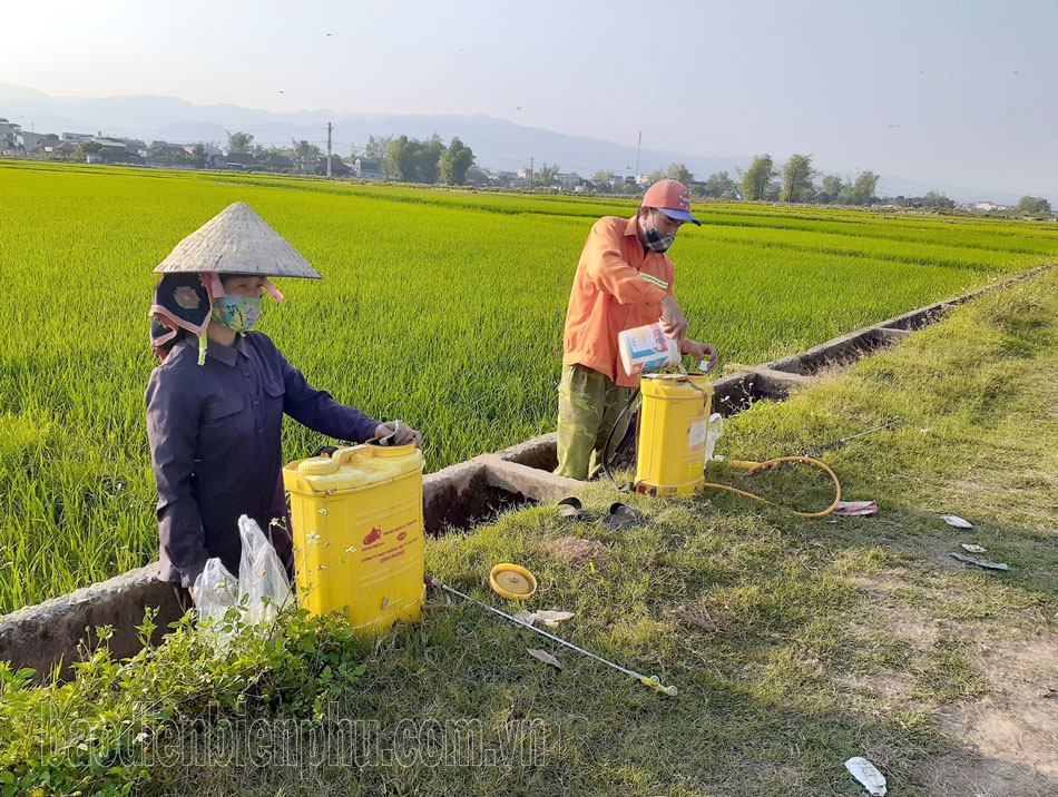 The danger of littering pesticide packaging