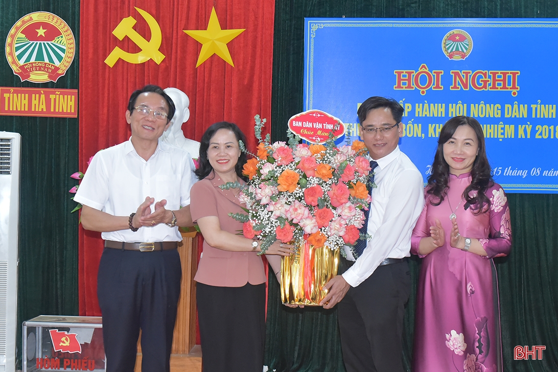 Mr. Ngo Van Huynh was elected Chairman of Ha Tinh Farmers' Association.