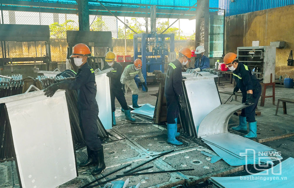 Línea de extracción de zinc del taller de separación electrolítica de la fábrica de zinc electrolítico Thai Nguyen.