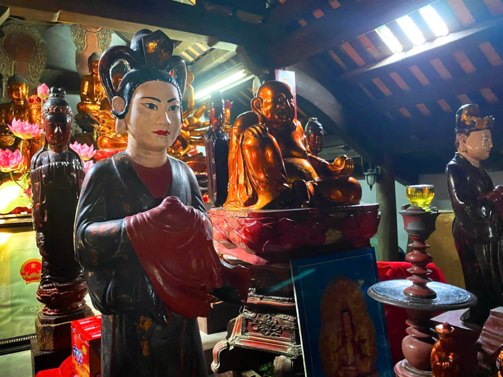 Buddha statue, Ne Chau pagoda, Hong Nam commune (Hung Yen city)