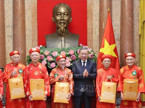 ประธานาธิบดีโตลัม: ผู้สูงวัยสมควรที่จะเป็นเสาหลักของชาติเสมอ