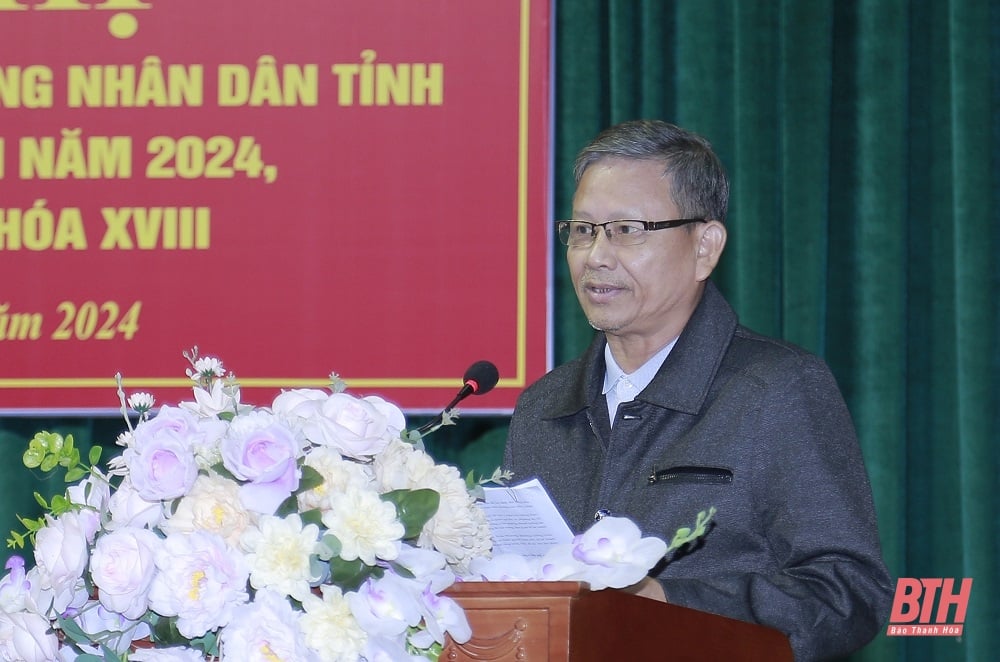 Deputy Secretary of the Provincial Party Committee Trinh Tuan Sinh met with voters of Sam Son City