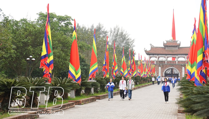 ផ្សព្វផ្សាយតម្លៃបេតិកភណ្ឌវប្បធម៌រាជវង្ស Tran នៅលើទឹកដី Long Hung - Hung Ha