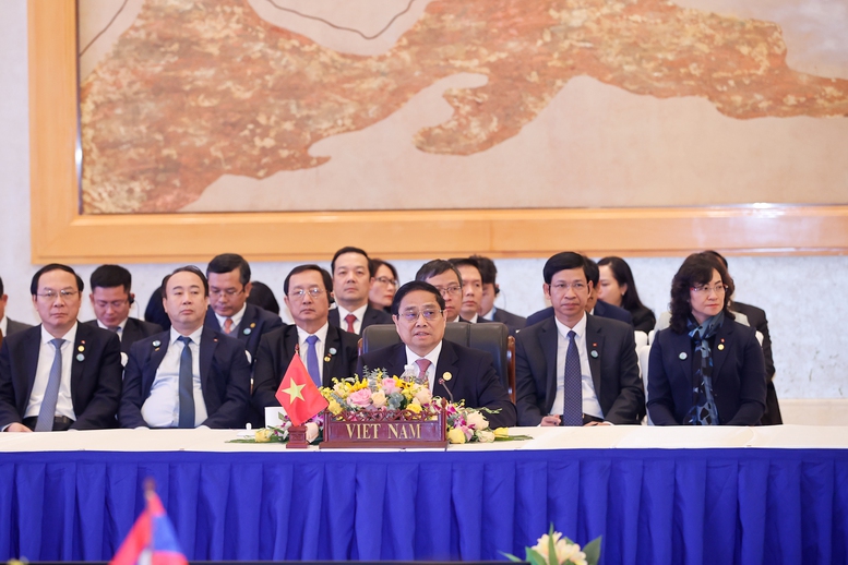 The Prime Minister emphasized the need to create a breakthrough for CLMV cooperation to catch up, progress together and rise on the basis of promoting internal strength combined with external strength; only solidarity and cooperation can help the four CLMV countries overcome difficulties, together building a dynamic and sustainably developing CLMV region - Photo: VGP/Nhat Bac