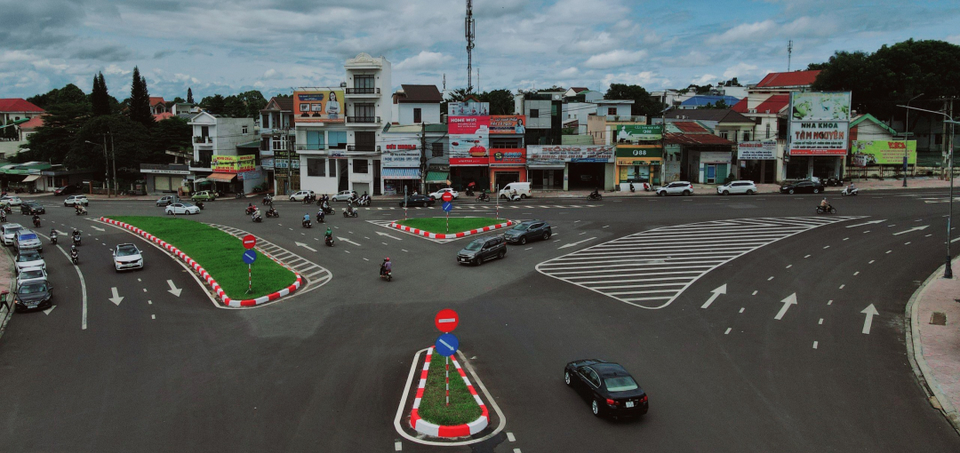 Projet de route Est-Ouest Buon Ma Thuot, intersection Le Duan - Dinh Tien Hoang.