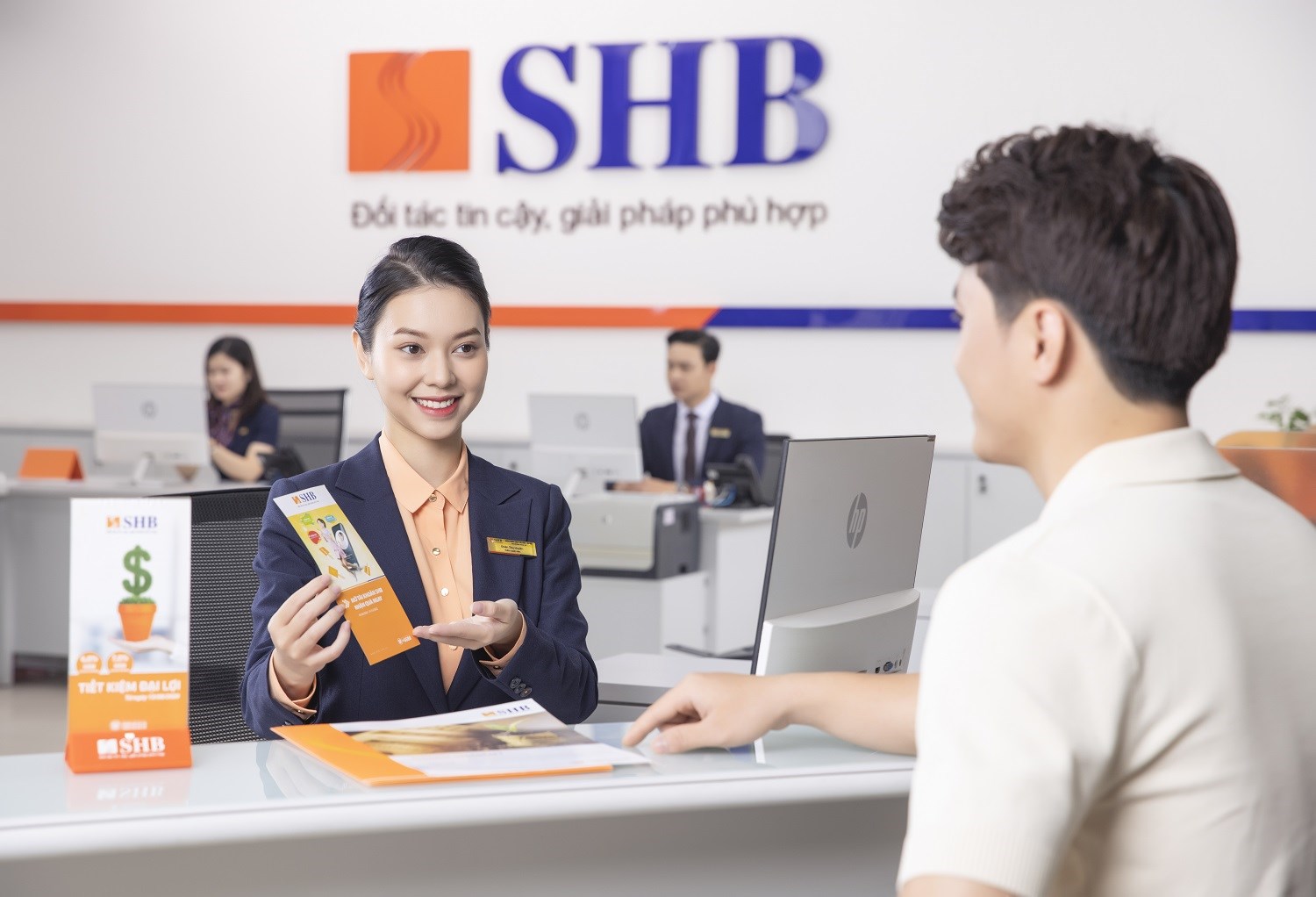 SHB ofrece más de 13 mil millones de VND en obsequios preferenciales a los clientes que abren y utilizan nuevas cuentas.