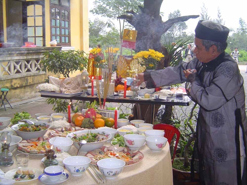 Một gia đình tại vùng quê&nbsp;cúng tất niên.&nbsp;