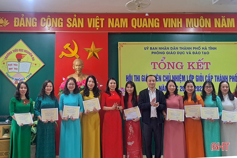 Cô giáo tiểu học giỏi chuyên môn, đam mê thể thao