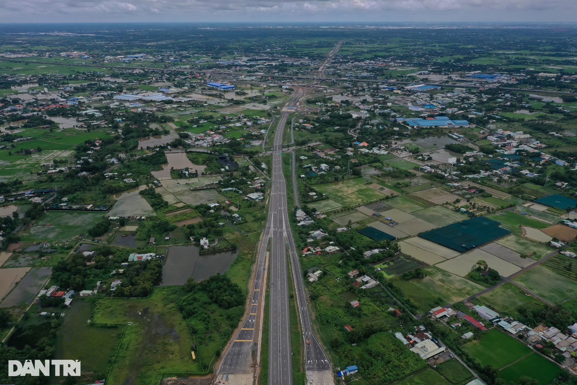 Hình hài đoạn cao tốc 3,4km qua TPHCM sắp thông xe - 13