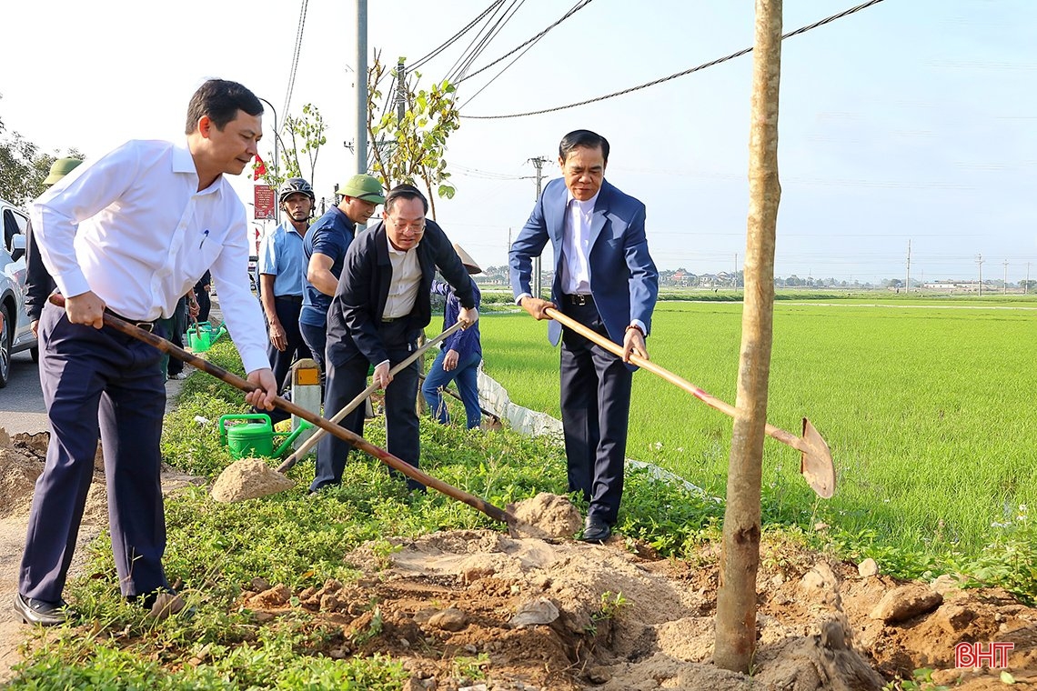 Lãnh đạo tỉnh Hà Tĩnh tham gia Tết trồng cây tại các địa phương