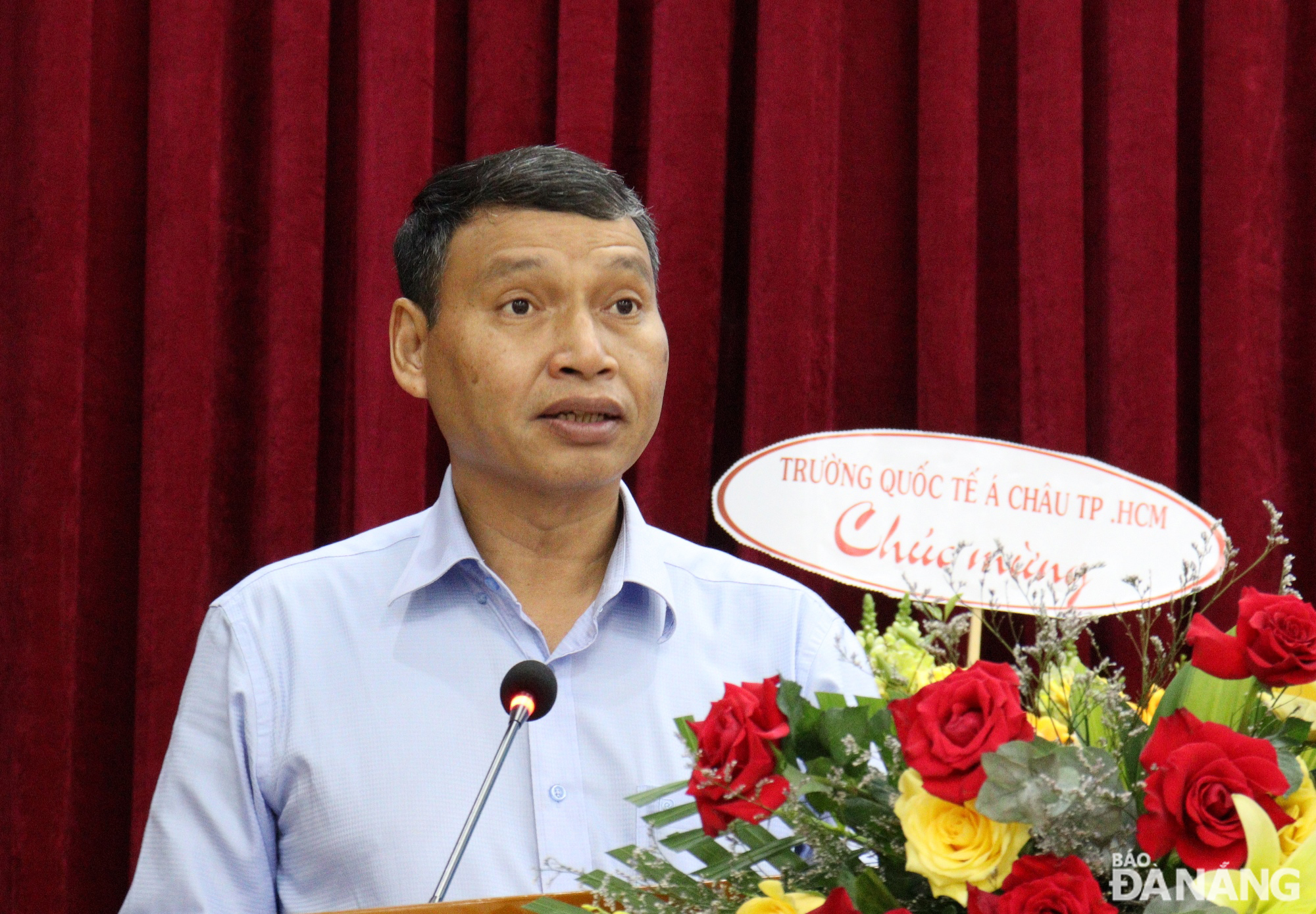 Le vice-président permanent du Comité populaire de la ville, Ho Ky Minh, a pris la parole lors de la conférence. Photo : HOANG HIEP