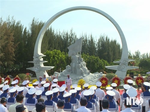 해군 지역 4에서는 1988년 3월 14일 사건에서 목숨을 바친 영웅적인 순교자들을 기념하기 위해 많은 활동을 조직했습니다.