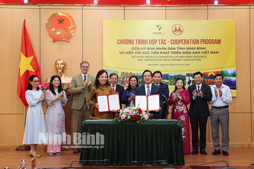 Firma de un memorando de entendimiento sobre cooperación entre el Comité Popular Provincial de Ninh Binh y la Asociación de Promoción y Desarrollo del Cine de Vietnam