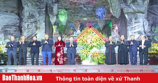 Phó Bí thư Thường trực Tỉnh ủy Lại Thế Nguyên chung vui, chúc mừng Giáo phận Thanh Hóa và đồng bào Công giáo nhân dịp đón Giáng sinh năm 2024