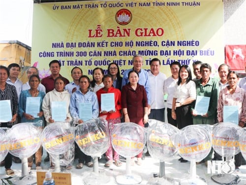 Bàn giao nhà Đại đoàn kết chào mừng Đại hội MTTQ Việt Nam tỉnh lần thứ XI, nhiệm kỳ 2024 -2029