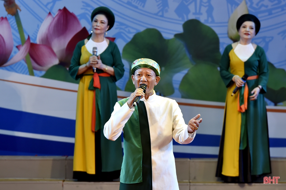 13 groups participate in the 2023 Ha Tinh Province Elderly Singing Festival