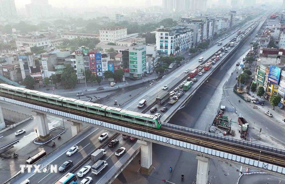 Persisten los atascos en la vía elevada Ring Road 3 que sale de la capital. (Foto: Pham Kien/VNA)