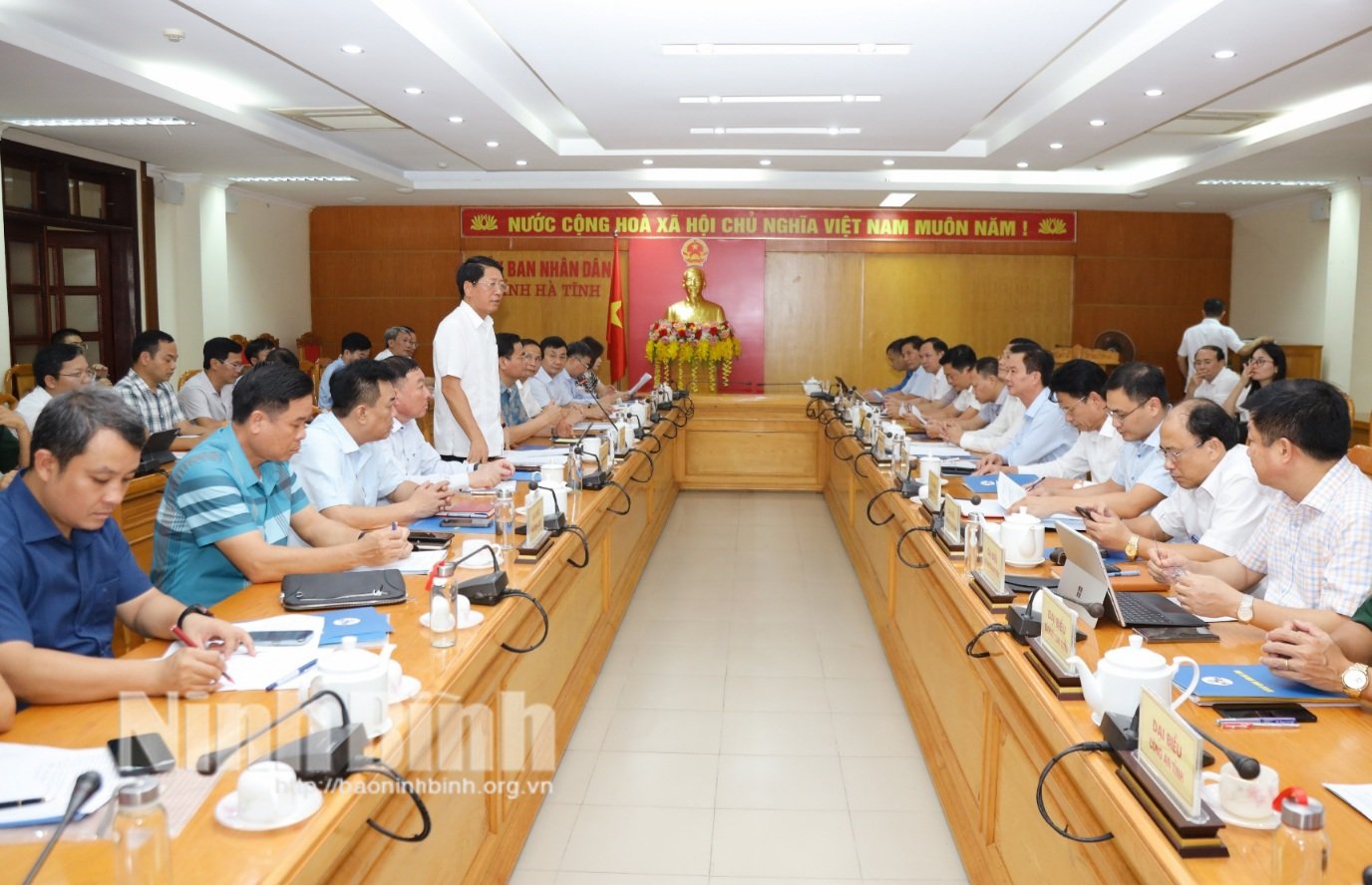 Ninh Binh province delegation surveyed, learned and discussed the implementation of social housing development in Ha Tinh province.