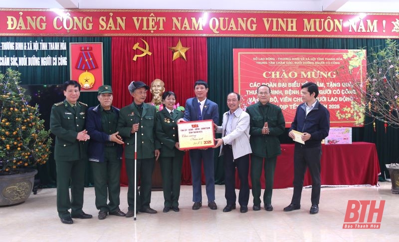 Le vice-président permanent du Conseil populaire provincial, Le Tien Lam, a visité et inspecté la production et les conditions de vie des habitants de la ville de Sam Son.