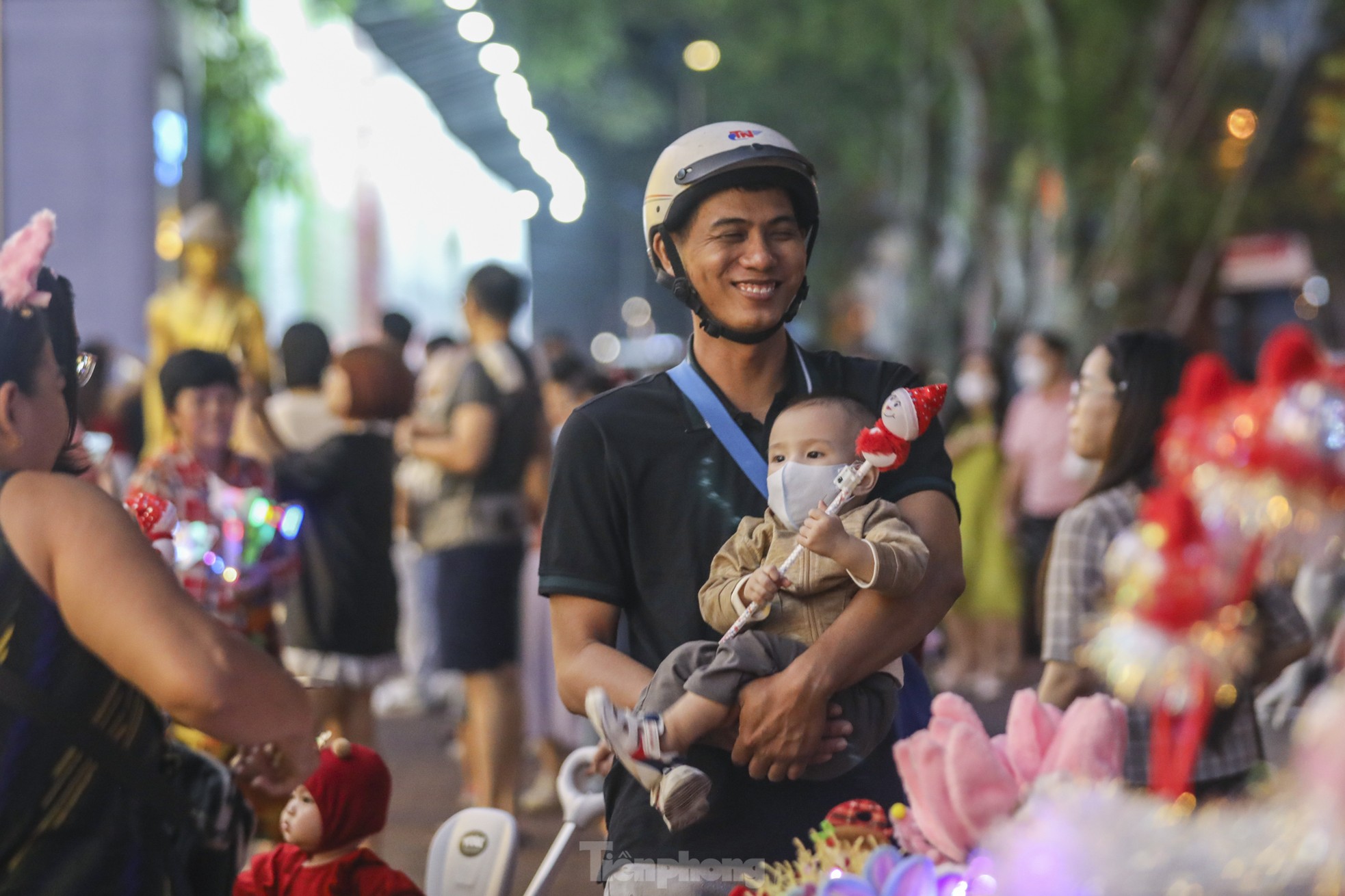 Christmas atmosphere comes early, young people in Ho Chi Minh City are fascinated with checking in photo 8