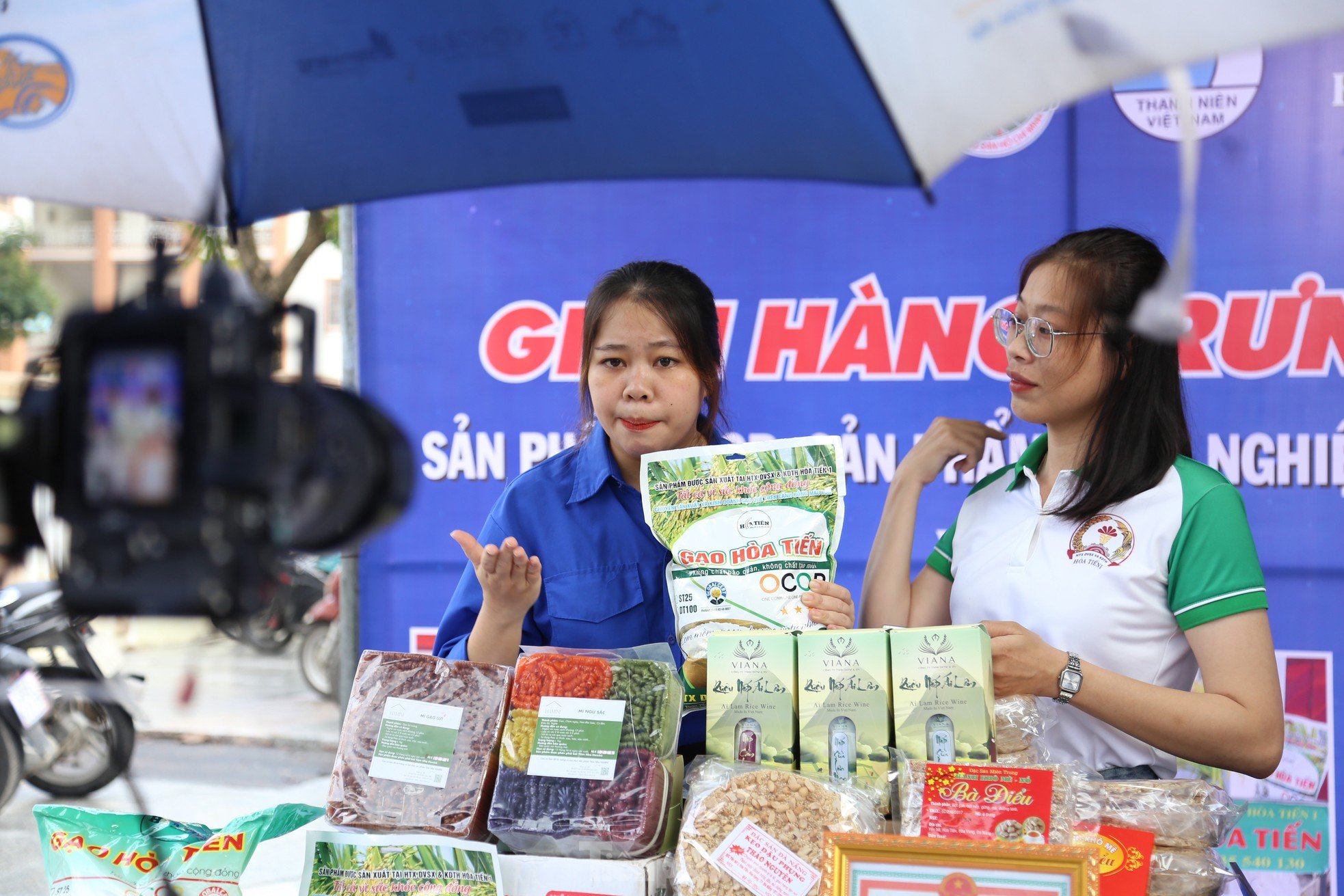 Sesión de transmisión en vivo de productos agrícolas animada para jóvenes en Da Nang, foto 5