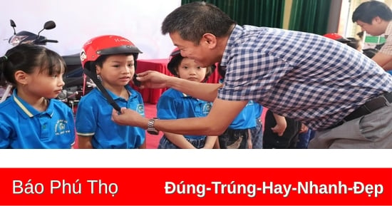 Tiếp nhận và trao tặng gần 24. 800 mũ bảo hiểm cho các em học sinh vào lớp 1