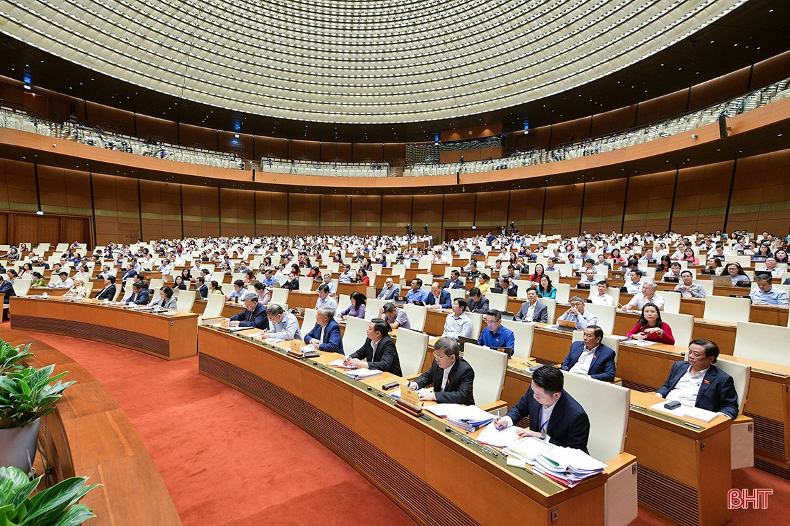 Die Delegation der Nationalversammlung von Ha Tinh stellte Lösungen zur Verbesserung der Qualität des Gerichtssystems in Frage