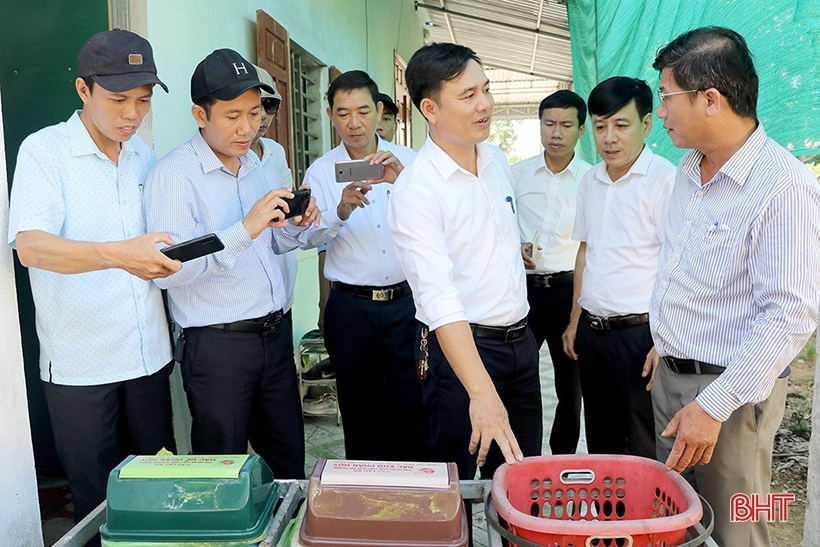 Quang Tri province delegation visits Cam Xuyen new rural district